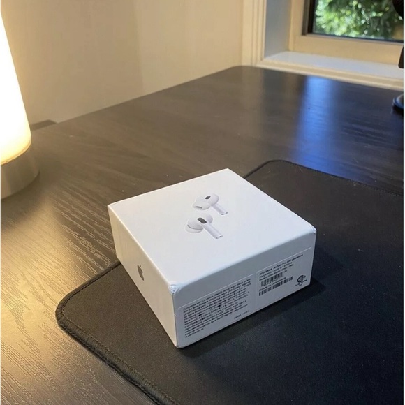 Apple Airpod Pro Gen 2 w/ MagSafe Case (USB-C) - Picture 4 of 5